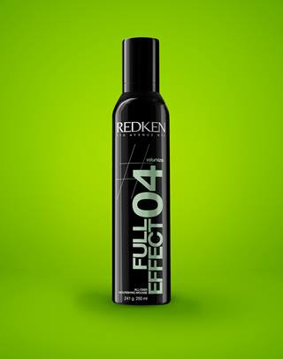 Fondo verde con envase de mousse negro